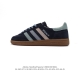 真标 阿迪达斯 Adidas Handball Spezial 低帮三叶草学院风复古休闲板鞋 德训鞋 橡胶底柔软皮革经典运动鞋板鞋。圆头、缝合拼接设计、正面绑带