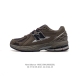 公司级 新百伦 New Balance M 6系列 复古运动鞋单品宝藏老爹鞋款。作为nb最经典的档案鞋型之一，与2002一样， 6有着nb最成熟的技术加持和复古