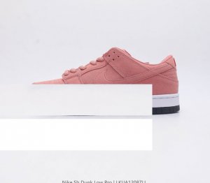 耐克 Nike Sb Dunk Low Pro 男 女滑板鞋 经典复古运动鞋 采用低帮设计，塑就经典 Dunk 风格。鞋垫后跟搭载 Zoom Air 气垫，加衬
