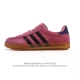 公司级 阿迪达斯 Adidas Originals Gazelle Indoor复古三叶草防滑透明橡胶板鞋经典运动鞋 这款经典鞋,忠于原版设计,缀撞色三条纹和鞋