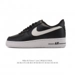 耐克 Nike Air Force 1 '07 Low 空军一号含气垫 低帮百搭厚底增高休闲运动板鞋。柔软、弹性十足的缓震性能和出色的中底设计，横跨复古与现代的