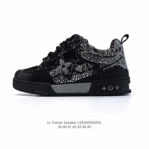 210 【公司级】Lv Skate Sneaker 路易威登 男士闪亮钻石鞋面运动板鞋于 2024 秋冬秀场初次亮相，此次以粒面牛皮革焕新呈现。加垫鞋领和鞋舌援