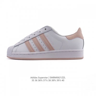 阿迪达斯 Adidas Superstar 2025年新款鞋子 蛇年新款经典贝壳头系列 新款休闲板鞋潮流女士运动鞋 。鞋面柔软皮革拼接材质 标志性的贝壳鞋头，简