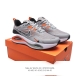 公司级 耐克 Nike Zoom Winflo V2 跑步鞋搭载工程网眼设计，巧妙结合 Flywire 飞线，为你全程缔造轻盈透气感受和手套般的出色贴合体验。N