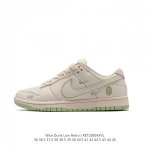 耐克 Nike Dunk Low Retro 运动鞋经典复古板鞋。作为 80 年代经典篮球鞋款，起初专为硬木球场打造，后来成为席卷街头的时尚标杆，现以经典细节和