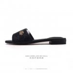 新品 古驰 Gucci 方头小羊皮皮革拖鞋女全覆盖金属标志休闲居家一字拖 黑色 Gucci拖鞋香到跺脚这双拖鞋的软底设计真的太贴心了！逛街2小时都不觉得累，走起