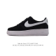 耐克 Nike Air Force 1 '07 Low 空军一号含气垫 低帮百搭厚底增高休闲运动板鞋。柔软、弹性十足的缓震性能和出色的中底设计，横跨复古与现代的