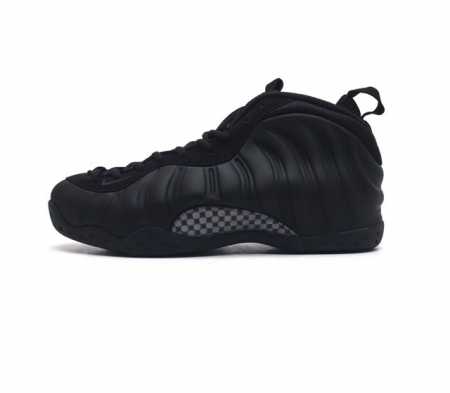 耐克nike Air Foamposite One 时尚运动鞋潮篮球鞋 是一双内场的后卫战靴 97年1月份首期发行 使用foamposite一次成型的喷塑鞋面 - 点击图像关闭