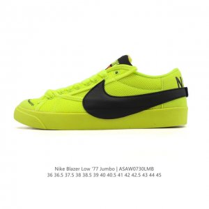 耐克 Nike Blazer Low '77 Jumbo 运动鞋，抓地板鞋，革新重塑经典街头人气鞋款，采用人气传统外观，巧搭大号耐克勾勾设计和宽大鞋带。柔软泡绵