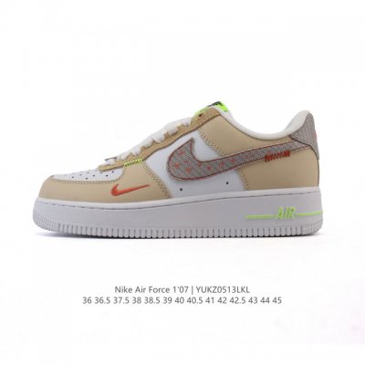 耐克 Nike Air Force 1 '07 Low 空军一号含气垫 低帮百搭厚底增高 小白鞋 休闲运动板鞋。柔软、弹性十足的缓震性能和出色的中底设计，横跨复
