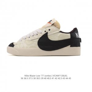耐克 Nike Blazer Low '77 Jumbo 运动鞋，抓地板鞋，革新重塑经典街头人气鞋款，采用人气传统外观，巧搭大号耐克勾勾设计和宽大鞋带。柔软泡绵