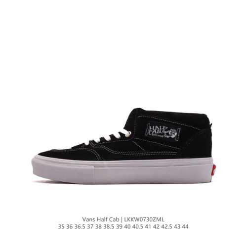 公司级vans 万斯 Half Cab 秋冬中帮硫化休闲板鞋 经典复古男女鞋情侣鞋硫化运动鞋。 此次以half Cab 为基准，设计师大面积采用高端全翻毛皮打造