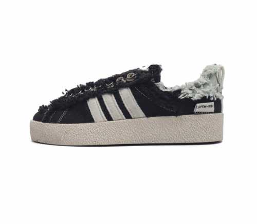 真标 Adidas 阿迪达斯 男女鞋真标半码制 原楦开发版型 采用棉质帆布组合环保纤维革鞋面材质 原档案开发铝楦楦型 正确硫化组合鞋底 每次人气都不低澳洲时尚品