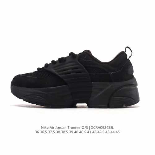 新品公司级 耐克 Nike Jordan Trunner O S 运动篮球鞋，是 耐克旗下 Jordan Brand 推出的复古跑鞋，以 90 年代田径鞋为灵感