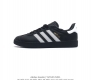 阿迪达斯 Adidas 中性三叶草gazelle系列休闲鞋男女经典运动鞋 德训鞋 鞋身柔软皮革材质和简单百搭的特点 让 Gazelle 一直活跃在街头 T字鞋头