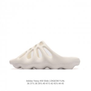 阿迪达斯 Adidas Yeezy 4 侃爷椰子 贾斯丁比伯同款拖鞋 沙滩鞋 洞洞鞋 男女凉拖鞋，该系列搭配夸张的锯齿中底设计 独特的上翻结构十分符合各路球鞋玩