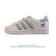 公司级 阿迪达斯 Adidas Superstar 三叶草经典贝壳头系列 新款休闲板鞋潮流男女士运动鞋。鞋面柔软皮革材质 标志性的贝壳鞋头，锯齿三条纹，简约的线