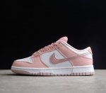 NIKE Dunk 的本意其实是一对贴地性良好的板鞋 在设计方面Dunk是以Air Jordan 1代为设计原型 所以都拥有子极好的抓地性能和场地感 保证了那