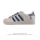 公司级 阿迪达斯 Adidas Superstar 三叶草经典贝壳头系列 新款休闲板鞋潮流男女士运动鞋。鞋面柔软皮革材质 标志性的贝壳鞋头，锯齿三条纹，简约的线