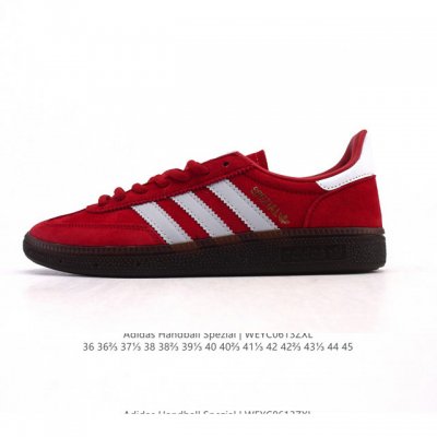 阿迪达斯 Adidas Handball Spezial 低帮三叶草学院风复古休闲板鞋 德训鞋 橡胶底柔软皮革经典运动鞋板鞋。圆头、缝合拼接设计、正面绑带、鞋舌