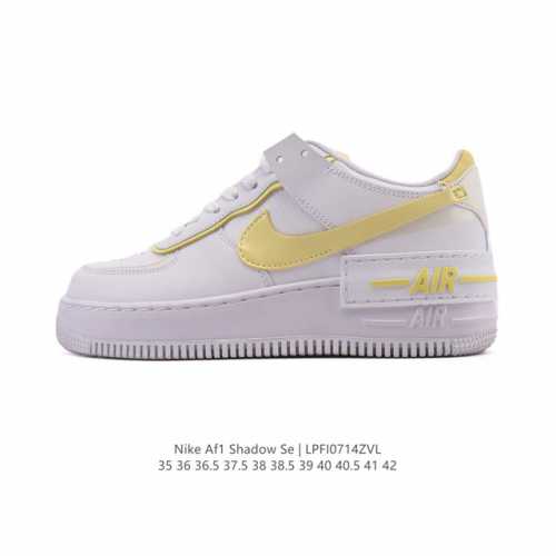 Nike 耐克低帮板鞋 空军一号 Af1马卡龙 Af1厚底增高百搭运动板鞋 Nike Air Force 1 “Shadow” 造型设计上与 Sacai X N