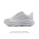 170 hoka畅行无阻 Hoka One One Bondi 9 舒适百搭耐磨轻便 低帮跑步鞋 男女款。Bondi 9 最显著的变化在于其鞋底单元，原本扎实可