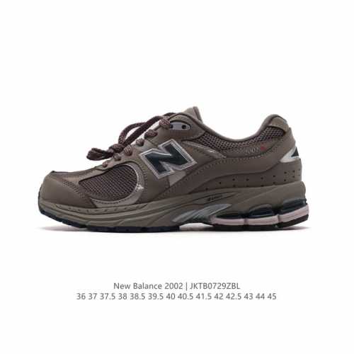 新百伦 New Balance 2002R 跑鞋 男女运动鞋厚底老爹鞋。沿袭了面世之初的经典科技，以 Encap 中底配以升级版 N-Ergy 缓震物料。鞋面则