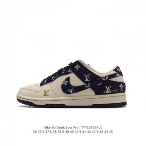 耐克 Nike Dunk Low Retro 运动鞋经典复古板鞋 路易威登联名。作为 80 年代经典篮球鞋款，起初专为硬木球场打造，后来成为席卷街头的时尚标杆，