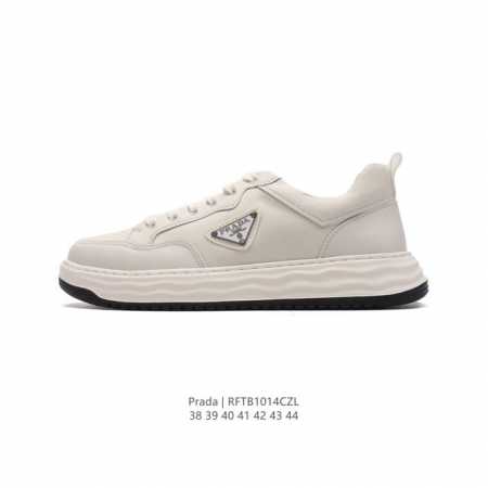 公司级 Prada系列／Prada 普拉达男士皮鞋 厚底增高运动板鞋 小白鞋 Prada.普拉达高端品牌休闲鞋 完美做工.演绎完美选择的你。 码数: 38 39 - 点击图像关闭