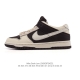 真标 耐克 Nike Sb Dunk Low Pro 女款运动鞋复古板鞋。采用柔软皮革鞋面，经久耐穿，塑就如元年款 Dunk 般的复古质感。鞋头透气孔，搭配鞋口