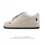 特价 耐克 Nike Air Force 1 '07 Low 空军一号含气垫 低帮百搭小白鞋 厚底增高休闲运动板鞋。柔软、弹性十足的缓震性能和出色的中底设计，横