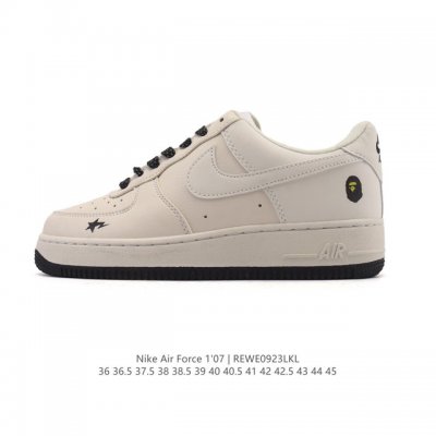 特价 耐克 Nike Air Force 1 '07 Low 空军一号含气垫 低帮百搭小白鞋 厚底增高休闲运动板鞋。柔软、弹性十足的缓震性能和出色的中底设计，横