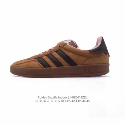 阿迪达斯 Adidas Originals Gazelle Indoor复古三叶草防滑透明橡胶板鞋经典运动鞋。这款经典鞋,忠于原版设计,缀撞色三条纹和鞋跟饰片。