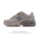公司级 New Balance Mr740 Nb新百伦系列复古老爹风休闲运动慢跑鞋。采用轻质牛剖革拼接透气网眼衬垫织物鞋面材质 T-Beam大底提供足步弓支撑