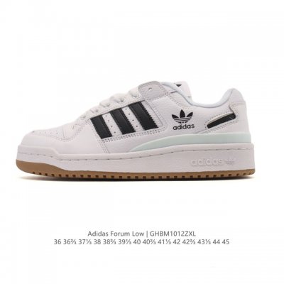 阿迪达斯 Adidas Adimatic 马蒂奇系列男女鞋 低帮复古鲨鱼面包鞋运动休闲滑板板鞋。整个鞋面由牛皮革制成，搭配品牌标志性大尺寸三条纹 Logo，超宽