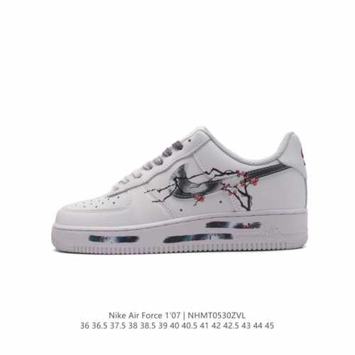 耐克 Nike Air Force 1 '07 Low 空军一号含气垫 低帮百搭厚底增高休闲运动板鞋。柔软、弹性十足的缓震性能和出色的中底设计，横跨复古与现代的