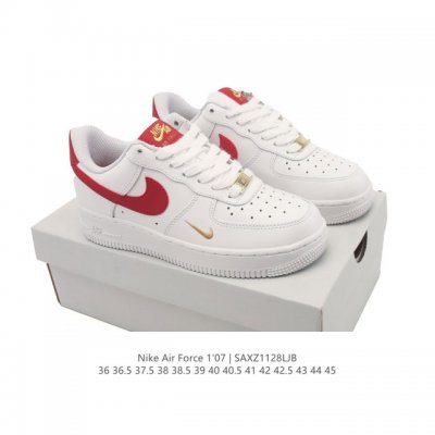 耐克 Nike Air Force 1 '07 Low 空军一号含气垫 小白鞋 低帮百搭厚底增高休闲运动板鞋。柔软、弹性十足的缓震性能和出色的中底设计，横跨复古