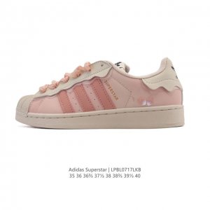 阿迪达斯 Adidas Superstar 2025年新款鞋子 蛇年新款经典贝壳头系列 新款休闲板鞋潮流女士运动鞋。鞋面柔软皮革拼接材质 标志性的贝壳鞋头，简约