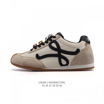 公司级 Loewe 罗意威 Ballet Runner 皮革织物拼接 简约圆头 系带 低帮 运动休闲鞋这双鞋是Loewe新发布的Ballet Runner ，被