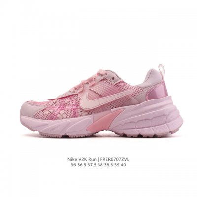 公司级 Nike 耐克 V2K Run 减震防滑 复古低帮运动跑步鞋 超火复古跑鞋，采用太空革组合呼吸网眼布鞋面材质，搭载正确4层组合底模，嵌入Tpu加固稳定模
