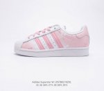 阿迪达斯 ADIDAS SUPERSTAR 三叶草经典贝壳头休闲板鞋潮流女士运动鞋 鞋面皮革材质 标志性的贝壳鞋头 锯齿三条纹 简约的线条 就连版型和比例 都