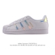 阿迪达斯 Adidas Superstar 2025年新款鞋子 蛇年新款经典贝壳头系列 新款休闲板鞋潮流女士运动鞋 。鞋面柔软皮革拼接材质 标志性的贝壳鞋头，简