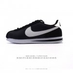 nike Classic Cortez Nylon 耐克阿甘鞋男女子运动鞋。秉承元年款经典风格，糅合防水鞋面设计，令双足保持干爽舒适。防水锦纶鞋面强势抵御风雨侵