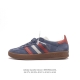 阿迪达斯 Adidas Originals Gazelle Indoor 复古三叶草防滑透明橡胶板鞋经典运动鞋。这款经典鞋,忠于原版设计,缀撞色三条纹和鞋跟饰片