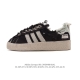 真标 Adidas 阿迪达斯 男女鞋真标半码制，原楦开发版型，采用棉质帆布组合环保纤维革鞋面材质，原档案开发铝楦楦型，正确硫化组合鞋底 每次人气都不低澳洲时尚品