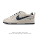 公司级 耐克 Nike Dunk Low Retro 运动鞋复古解构绑带板鞋 双鞋带 路易威登联名。作为 80 年代经典篮球鞋款，起初专为硬木球场打造，后来成为