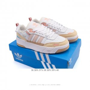 阿迪达斯 Adidas Originals Post Up 低帮阿迪达斯女鞋 三叶草运动板鞋。这款Adidas经典款，延续篮球场基因，同时融入摩登气质，含锯齿状