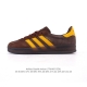 公司级 阿迪达斯 Adidas Originals Gazelle Indoor复古三叶草防滑透明橡胶板鞋经典运动鞋。这款经典鞋,忠于原版设计,缀撞色三条纹和鞋