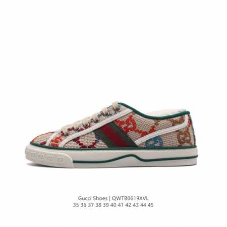Gucci 古奇 小白鞋 古驰奢侈品男女运动鞋休闲鞋子 经典耐穿复古感满满的gucci满印板鞋 生胶底 经典爆款。经典款的鞋子是最适合用来搭配的，不管是出街还是 - 点击图像关闭