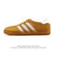 公司级 阿迪达斯 Adidas Originals Gazelle Indoor复古三叶草防滑透明橡胶板鞋经典运动鞋。这款经典鞋,忠于原版设计,缀撞色三条纹和鞋